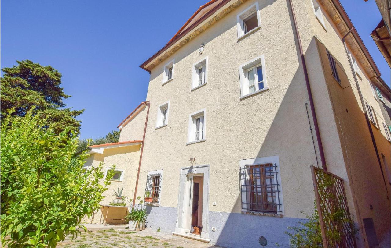 5 Bedroom Amazing Home In Fabbiano Fabbiano  Eksteriør billede