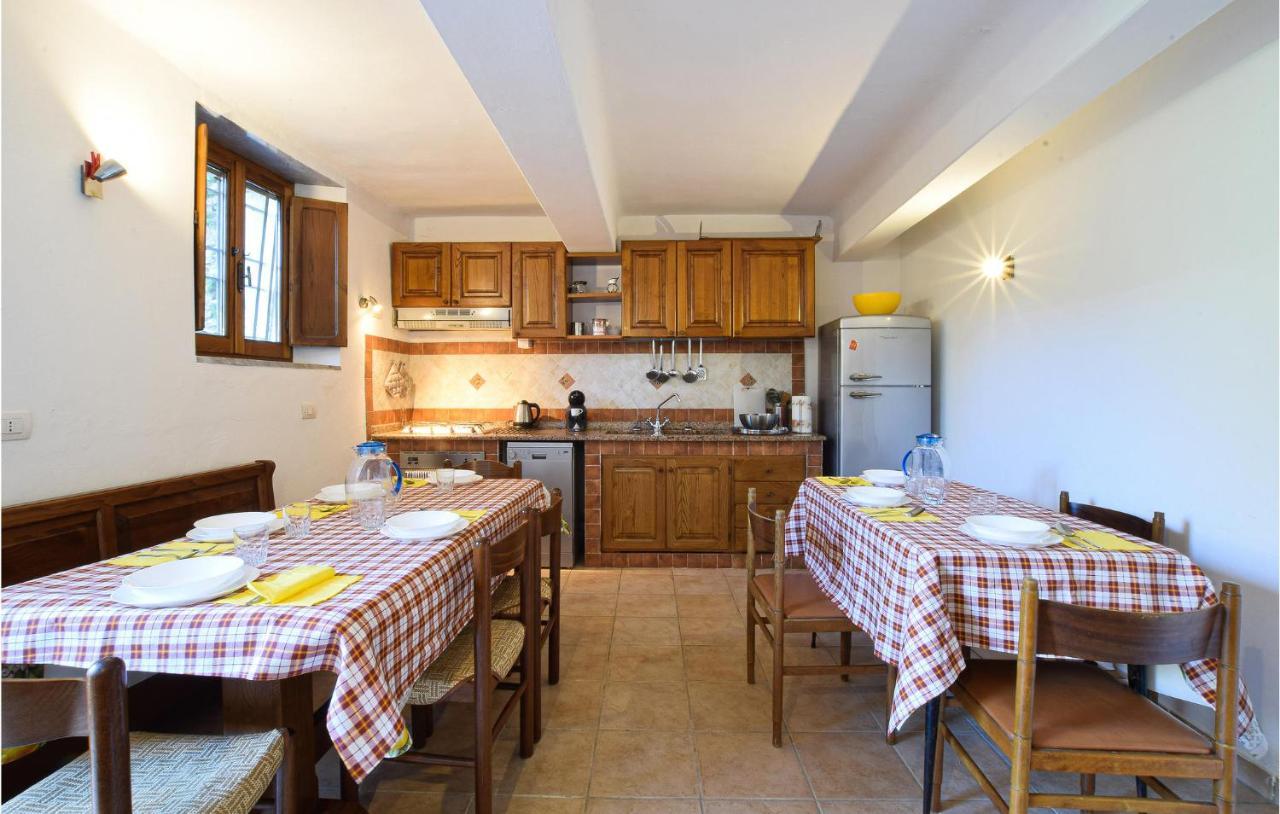 5 Bedroom Amazing Home In Fabbiano Fabbiano  Eksteriør billede